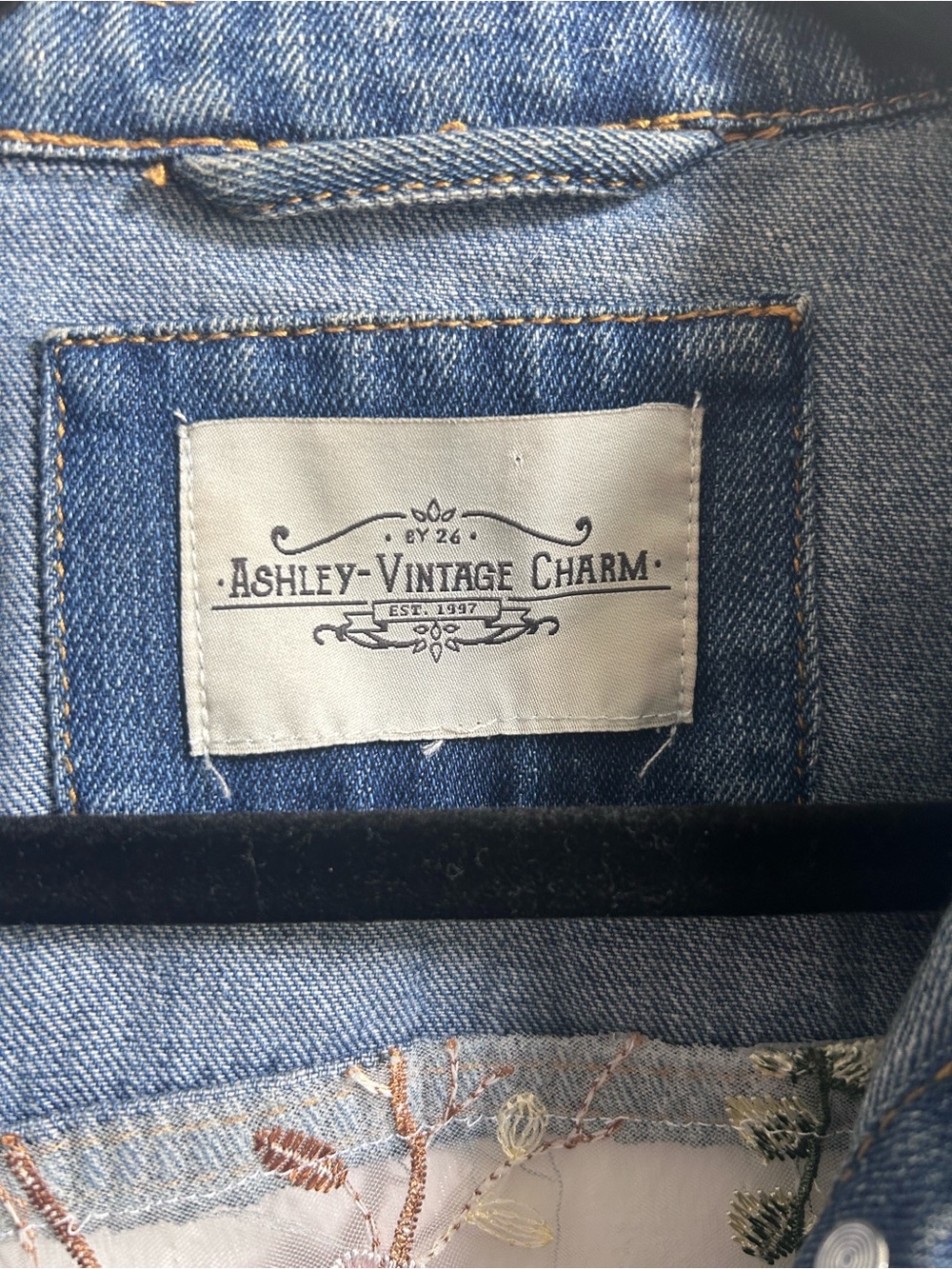 Women’s M upcycled Blue Denim Crop Jacket with Floral Embroidered Back Panel - Picture 3 of 11